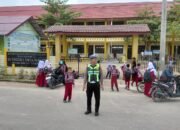 Sat Lantas Polres Aceh Tamiang Lakukan Pengaturan Arus Lalulintas Pastikan Zona Aman Sekolah Lancar Dan Tertib