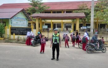 Sat Lantas Polres Aceh Tamiang Lakukan Pengaturan Arus Lalulintas Pastikan Zona Aman Sekolah Lancar Dan Tertib