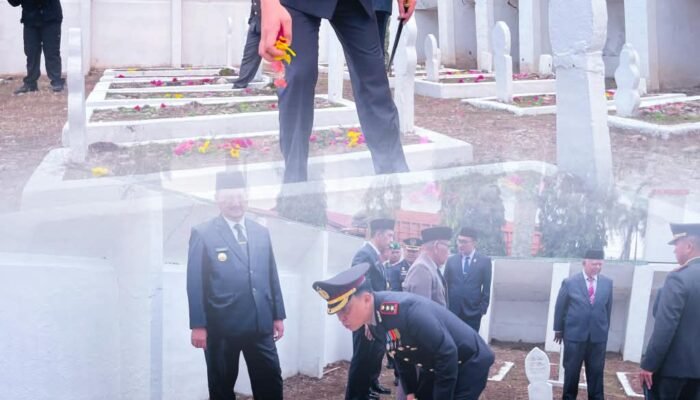Kapolres Aceh Tamiang Hadiri Ziarah Makam dan Tabur Bunga Peringati HUT RI ke-81