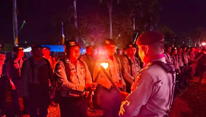 Kapolres Aceh Tamiang Bersama PJU Ikuti Upacara Taptu dan Pawai Obor HUT ke-81 Kemerdekaan RI