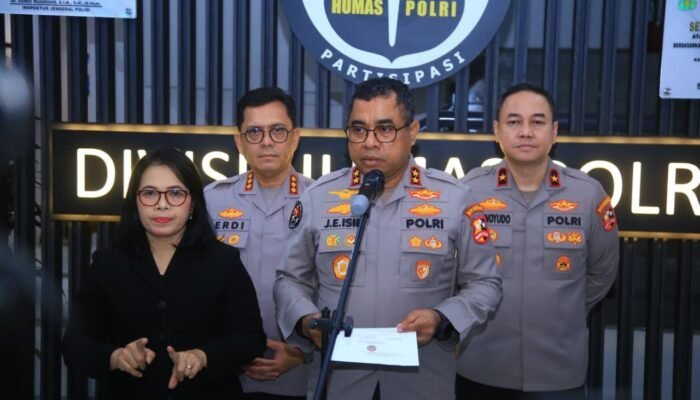 Polri Berikan Penghargaan kepada Personel atas Dedikasi dan Keberanian dalam Menjalankan Tugas di Aceh