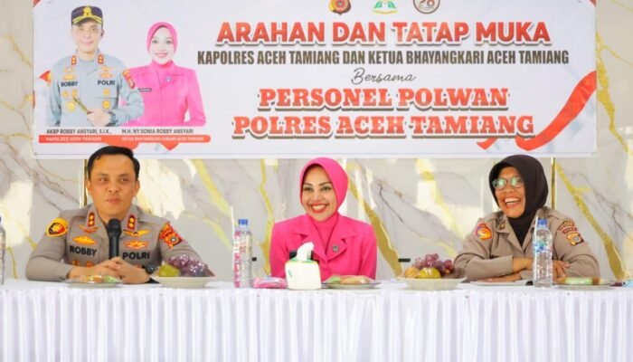 Kapolres Aceh Tamiang dan Ketua Bhayangkari Gelar Arahan dan Tatap Muka Bersama Personel Polwan