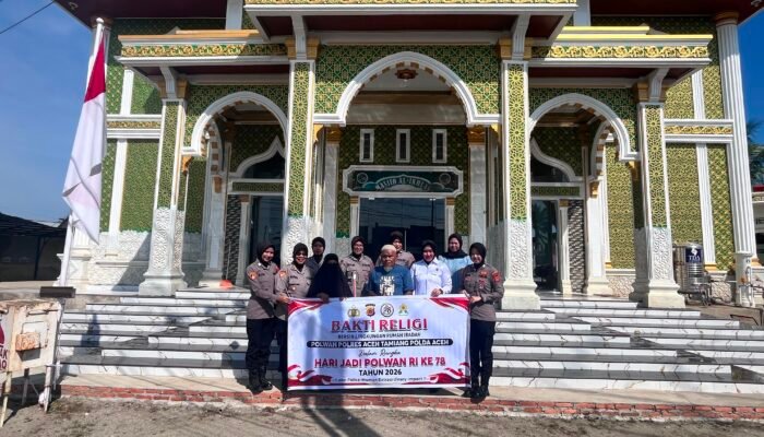 Sambut Hari Jadi Polwan ke-78, Polwan Polres Aceh Tamiang Gelar Bakti Religi Bersih-Bersih Rumah Ibadah