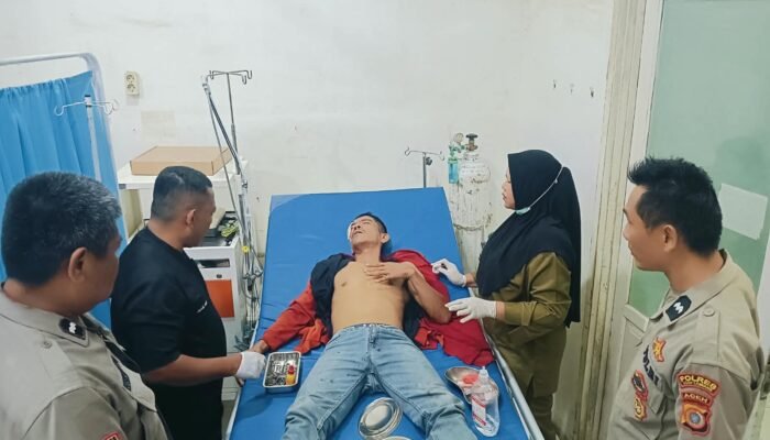 Personel Polsek Tenggulun Gerak Cepat Tangani Kecelakaan di Jalan Simpang Kiri–Tenggulun