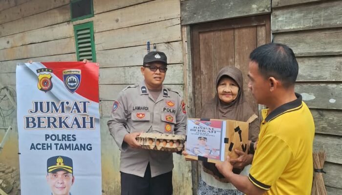 Jumat Berkah, Polres Aceh Tamiang Hadir Ringankan Beban Warga Kurang Mampu