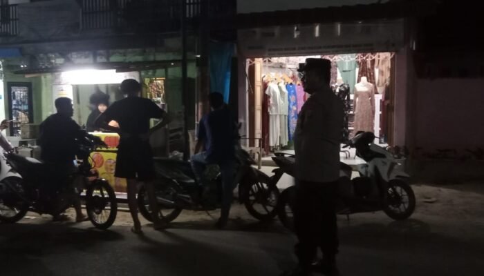 Sambang Warga, Bhabinkamtibmas Polsek Seruway Ajak Warga Jaga Situasi Kamtibmas Tetap Kondusif