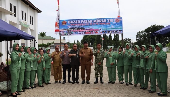 Kapolres Aceh Tamiang Hadiri Bazar Pasar Murah TNI yang di Gelar Oleh Kodim/0117 Aceh Tamiang Dalam Rangka HUT ke-81 TNI