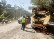 Dua Unit Truck Terlibat Lakalantas, Unit Gakkum bersama Polsek Kejuruan Muda Gatur Lalin Dan Olah TKP