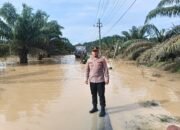 Kapolsek tenggulun IPDA Muhammad saifoel Azhari s.h intensifkan pemantauan banjir,akses jalan semadam- tenggulun Tamiang hulu terputus