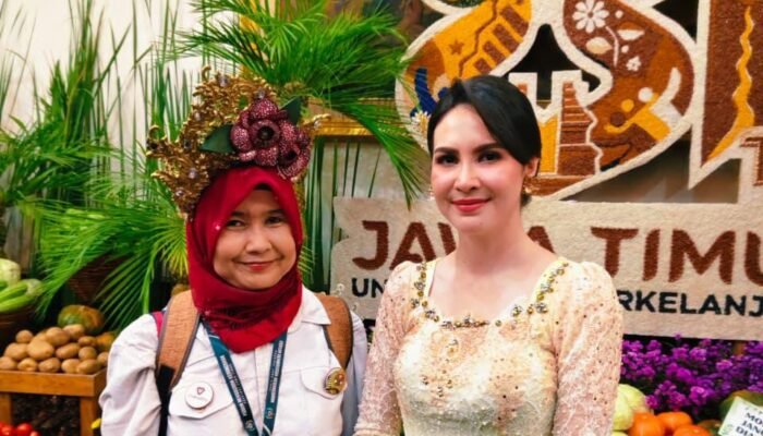 Dua Putri Rafflesia Bengkulu: Ade Laressa, Psikolog dan Arumi Bachsin Meriahkan Hari Jadi Jawa Timur