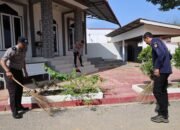 Si Humas Polres Aceh Tamiang Gelar Bakti Sosial Membersihkan Tempat Ibadah Menyambut Hari Jadi Humas Ke 75
