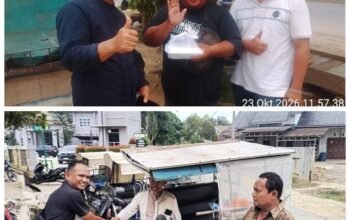 Tak Sekadar Menulis Berita, Gerakan Wartawan Peduli Turun Langsung Berbagi Nasi Kotak kepada Tukang Becak