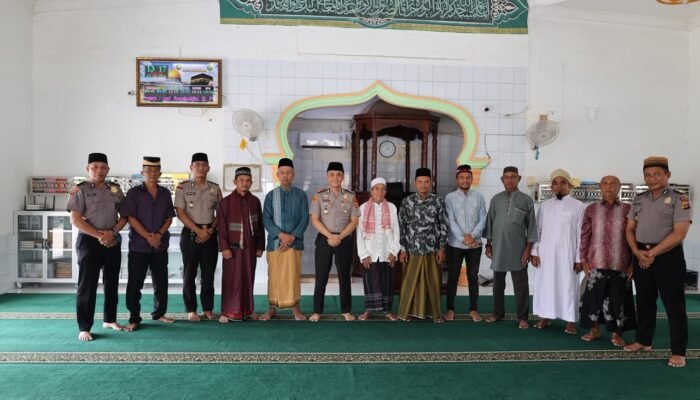 Implementasikan Quick Wins Kapolri, AKBP Robby Ansyari Perkuat Sinergi Polri dan Masyarakat Lewat Jumat Keliling
