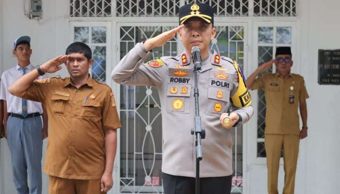 Kapolres Aceh Tamiang Pimpin Upacara di SMA Negeri 2 Percontohan, Tanamkan Disiplin dan Semangat Nasionalisme kepada Pelajar